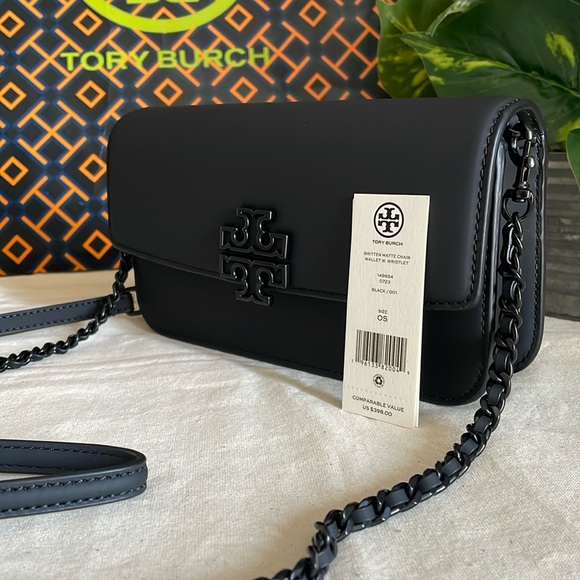 New✨ britten matte chain wallet w wristlet - Picture 1 of 16